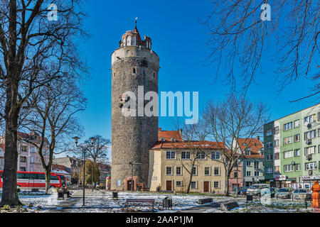 Die bracka Turm (Baszta Bracka) wurde im Jahre 1318 erbaut. Der Wehrturm ist in Luban, Niederschlesien, Polen, Europa Stockfoto