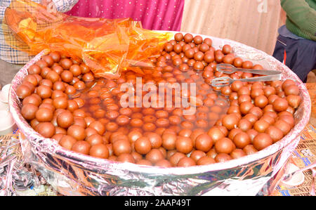 Gulab Jamun ist eine Milch - solide Indischen süß in Festival oder Hochzeit gemacht Stockfoto