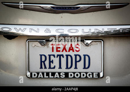 Das Typenschild der Jim Leavelle's Auto. Jim Leavelle war der Dallas Polizei Abteilung Mordkommission, die am 24. November 1963, Begleitung John F. Kennedy Mörder Lee Harvey Oswald war durch den Keller von Dallas Polizei Hauptquartier, wenn Oswald von Jack Ruby erschossen wurde. Jim Leavelle starb am 29 August 2019. Stockfoto