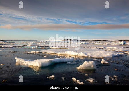 Spitzbergen, Landschaft Mit Wolkenstimmung Stockfoto