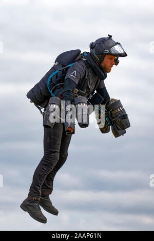 Schwerkraft Branchen Erfinder und Ex-Royal Marines Reservist Richard Browning in seinem Jet powered Anzug Stockfoto