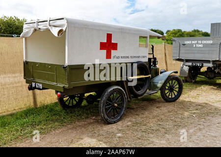 Eine neu erstellte Ford Modell T Krankenwagen, die durch die britische Armee erste Hilfe Krankenpflege Yeomanry Korps im WW1 am Great Dorset Steam Fair 2015 verwendet wurde. Stockfoto