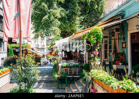 Belgrad, Serbien - Juli 16, 2019: Künstlerviertel Skadarlija, Cafe und Restaurant Straße im Sommer Stockfoto