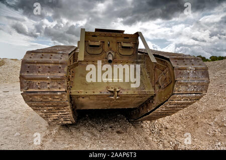 Volle Größe Der bovington der Tank Museum, die Replik einer WW1 British MK IV Tank, der im Film 2011 "Krieg Pferd" abgebildeten Empfohlene Stockfoto