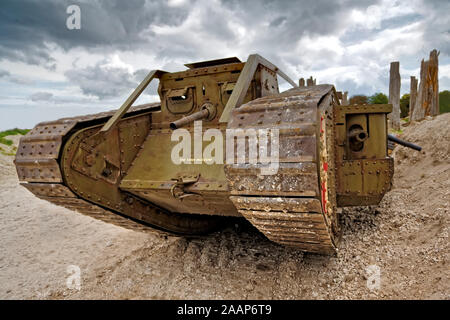 Volle Größe Der bovington der Tank Museum, die Replik einer WW1 British MK IV Tank, der im Film 2011 "Krieg Pferd" abgebildeten Empfohlene Stockfoto