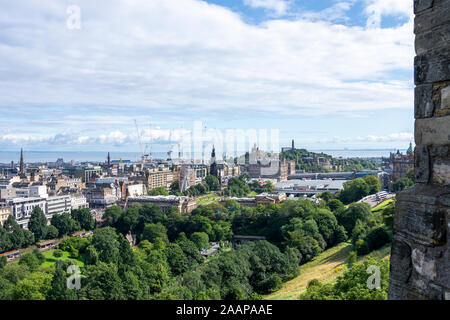 Blick über Edinburgh in Richtung Leith von der Burg Edinburgh Stockfoto