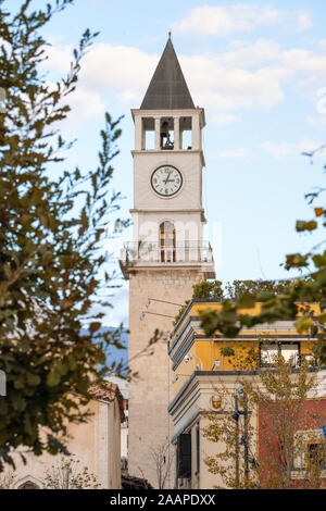 Von Tirana Zentrale Sehenswürdigkeit Sehenswürdigkeit ist der Clock Tower Stockfoto