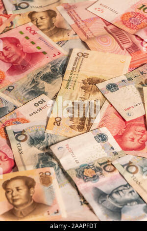 Die Zusammensetzung der Chinesischen Renminbi Yuan RMB. Die Währung. Yuan CNY Banknoten bietet große Möglichkeiten für die Illustration von Themen als Geschäft verwendet werden, Stockfoto