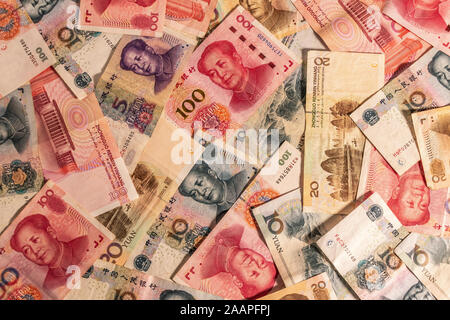 Die Zusammensetzung der Chinesischen Renminbi Yuan RMB. Die Währung. Yuan CNY Banknoten bietet große Möglichkeiten für die Illustration von Themen als Geschäft verwendet werden, Stockfoto