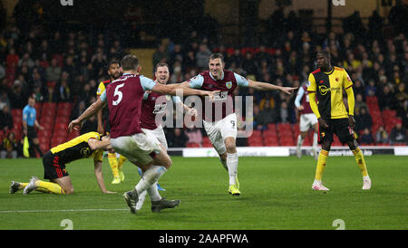 Burnley ist Chris Wood (Mitte) feiert ersten Ziel seiner Seite des Spiels zählen während der Premier League Match an der Vicarage Road, Watford. Stockfoto