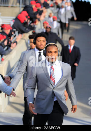 Columbus, Ohio, USA. November 23, 2019: Ohio State Buckeyes zurück läuft, J.K. Dobbins (2) Wandern in Ohio Stadium während der NCAA Football Spiel zwischen der Penn State Nittany Lions & Ohio State Buckeyes am Ohio Stadium in Columbus, Ohio. JP Waldron/Cal Sport Media Stockfoto
