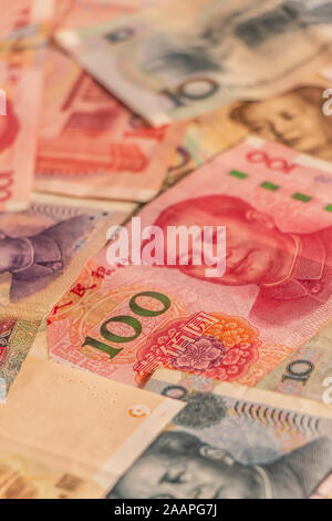 Die Zusammensetzung der Chinesischen Renminbi Yuan RMB. Die Währung. Yuan CNY Banknoten bietet große Möglichkeiten für die Illustration von Themen als Geschäft verwendet werden, Stockfoto