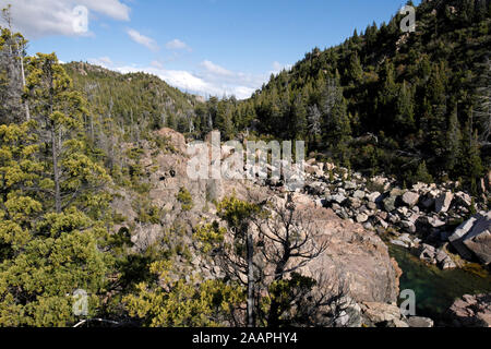 Rio Grande o Futaleufu unterhalb der Staumauer in der Nähe von Trevelin, Chubut, Patagonien. Stockfoto
