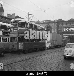 Glasgow Corporation Straßenbahn Straßenbahn Nr. 1151 auf dem Weg zum Partick und in der Nähe der Central Station, Argyle Street. Bild vor der Schließung der Fahrgassen, die in 1962 wurde Stockfoto