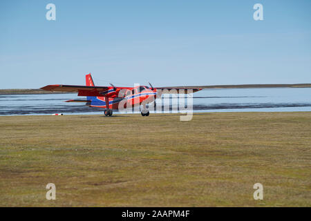 Kleine Flugzeuge auf einem Gras Landebahn auf der trostlosen Insel in den Falkland Inseln zu landen Stockfoto