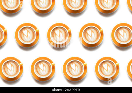 Muster aus Tassen mit Kaffee Kunst ist auf den weißen Hintergrund. Flach Stil. Stockfoto