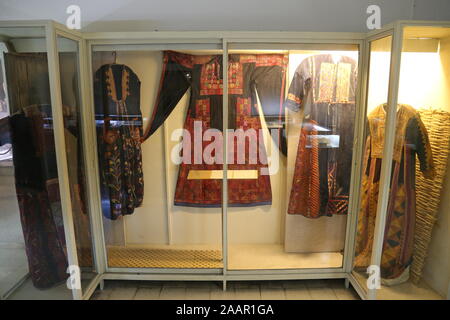 Traditionelle Kostüme, Jordan Museum of Popular Traditions, Roman Theatre, Al Hashemi Street, Amman, Jordan, Middle East Stockfoto