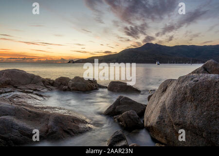 Blick auf Wein Glas Bay, Freycinet Nationalpark, Tasmanien Stockfoto