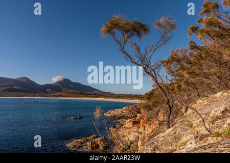 Blick auf Wein Glas Bay, Freycinet Nationalpark, Tasmanien Stockfoto