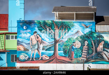 Farbenfrohen Wandmalereien zieren die Wände Gebäude von Valparaiso, Chile. Stockfoto