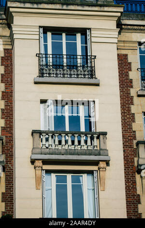 Reims Frankreich November 22, 2019 Blick auf ein Gebäude in Reims am Nachmittag entfernt Stockfoto