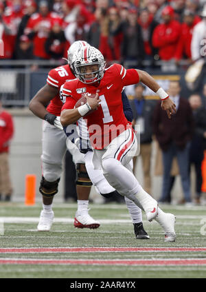 Columbus, Ohio, USA. 23 Nov, 2019. Ohio Zustand Buckeye ist Justin Felder (1) läuft gegen die Penn State Nittany Lions am Samstag, 23. November 2019 in Columbus, Ohio. Foto von Aaron Josefczyk/UPI Quelle: UPI/Alamy leben Nachrichten Stockfoto