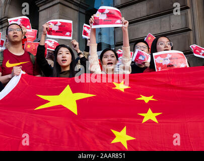 17. August 2019. Pro Peking chinesische Demonstranten gegenüber einem Hongkong pro-demokratischen Protest an der Princes Street in Edinburgh, Schottland, Großbritannien Stockfoto