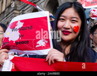 17. August 2019. Pro Peking chinesische Demonstranten gegenüber einem Hongkong pro-demokratischen Protest an der Princes Street in Edinburgh, Schottland, Großbritannien Stockfoto