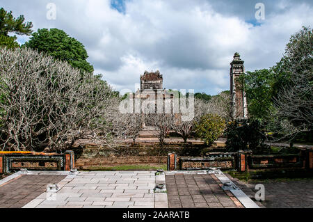 Blick auf den Park rund um das TU Duc Mausoleum, in der Nähe des Perfume River und Hue, Vietnam. Stockfoto