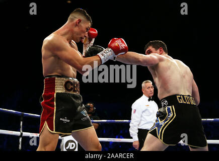 Chris Billam-Smith (links) und Craig Glover während der freien Commonwealth Cruiserweight Titel an die M&S-Bank Arena, Liverpool. Stockfoto