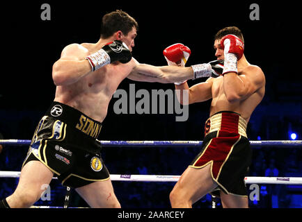 Craig Glover (links) und Chris Billam-Smith während der freien Commonwealth Cruiserweight Titel an die M&S-Bank Arena, Liverpool. Stockfoto