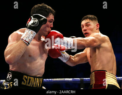 Craig Glover (links) und Chris Billam-Smith während der freien Commonwealth Cruiserweight Titel an die M&S-Bank Arena, Liverpool. Stockfoto