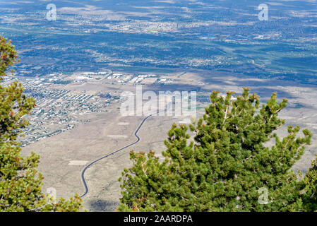 Mit Blick auf Albuquerque von der Oberseite der Sandia Crest Highway, New Mexico Stockfoto