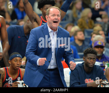 Memphis, TN, USA. 23 Nov, 2019. Ole Miss Head Coach, Kermit Davis, während der NCAA Basketball Spiel zwischen den Ole Miss Rebels und die Memphis Tigers am FedEx Forum in Memphis, TN. Kevin Langley/Sport Süd Media/CSM/Alamy leben Nachrichten Stockfoto