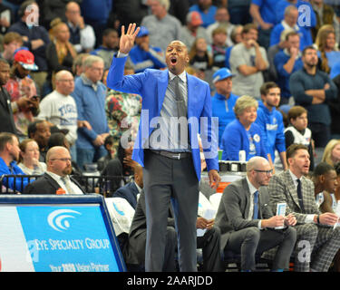 Memphis, TN, USA. 23 Nov, 2019. Memphis Haupttrainer, Penny Hardaway, während der NCAA Basketball Spiel zwischen den Ole Miss Rebels und die Memphis Tigers am FedEx Forum in Memphis, TN. Kevin Langley/Sport Süd Media/CSM/Alamy leben Nachrichten Stockfoto