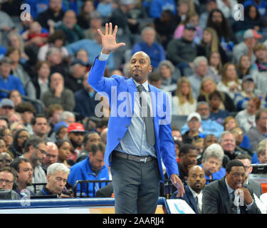 Memphis, TN, USA. 23 Nov, 2019. Memphis Haupttrainer, Penny Hardaway, während der NCAA Basketball Spiel zwischen den Ole Miss Rebels und die Memphis Tigers am FedEx Forum in Memphis, TN. Kevin Langley/Sport Süd Media/CSM/Alamy leben Nachrichten Stockfoto