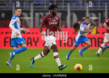 Mailand, Italien. 01. Jan 2016. Frank Kessie des AC Mailand in der Serie A-Spiel zwischen dem AC Mailand und Neapel im Stadio San Siro, Mailand, Italien am 23. November 2019. Foto: Mattia Ozbot. Nur die redaktionelle Nutzung, eine Lizenz für die gewerbliche Nutzung erforderlich. Keine Verwendung in Wetten, Spiele oder einer einzelnen Verein/Liga/player Publikationen. Credit: UK Sport Pics Ltd/Alamy leben Nachrichten Stockfoto