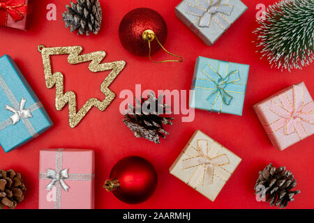 Weihnachten Komposition. Weihnachten Geschenkboxen. Urlaub Grußkarte Hintergrund. Stockfoto