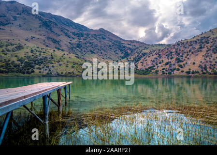 Panorama der natürliche See Kournas bei Chania, Kreta Stockfoto