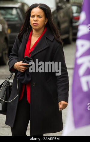 London, Großbritannien. 16. November 2019. Claudia Webbe, Arbeit Kandidat für Leicester Osten, kommt an Klausel von Labour V treffen. Die Klausel V-Sitzung unter dem Vorsitz Stockfoto