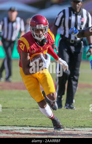 USC Trojans wide receiver Tyler Vaughns (21) Während der UCLA Bruins vs USC Trojans Fußball Spiel bei United Airlines Feld im Los Angeles Memorial Coliseum am Samstag, den 23. November 2019 (Foto von Jevone Moore) Stockfoto