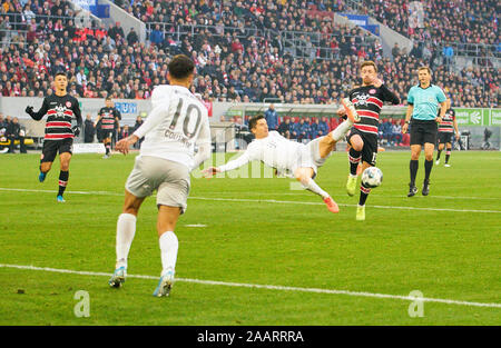 Düsseldorf, Deutschland. 23 Nov, 2019. Fußball Fortuna Düsseldorf - FC Bayern München 0-4, Düsseldorf 23.November 2019. Robert Lewandowski, FCB 9 schießen auf Ziel, Abziehen, erschossen, Freistoss, Adam BODZEK, D 13 FORTUNA DÜSSELDORF - FC BAYERN MÜNCHEN 0-4 - DFL-Bestimmungen verbieten die Verwendung von Fotografien als BILDSEQUENZEN und/oder quasi-VIDEO - 1. Credit: Peter Schatz/Alamy leben Nachrichten Stockfoto