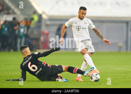 Düsseldorf, Deutschland. 23 Nov, 2019. Fußball Fortuna Düsseldorf - FC Bayern München 0-4, Düsseldorf 23.November 2019. Corentin TOLISSO, FCB 24 konkurrieren um die Kugel, Bekämpfung, Duell, Kopfzeile, Zweikampf, Action, Kampf gegen Alfredo MORALES, DUS 6 FORTUNA DÜSSELDORF - FC BAYERN MÜNCHEN 0-4 - DFL-Bestimmungen verbieten die Verwendung von Fotografien als BILDSEQUENZEN und/oder quasi-VIDEO - 1. Credit: Peter Schatz/Alamy leben Nachrichten Stockfoto