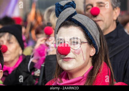 Rom, Italien. 23 Nov, 2019. Nationalen Demonstration in Rom durch nicht Una Di Meno verband anlässlich des Internationalen Tages gegen Gewalt gegen Frauen (Foto von Matteo Nardone/Pacific Press) Quelle: Pacific Press Agency/Alamy leben Nachrichten Stockfoto