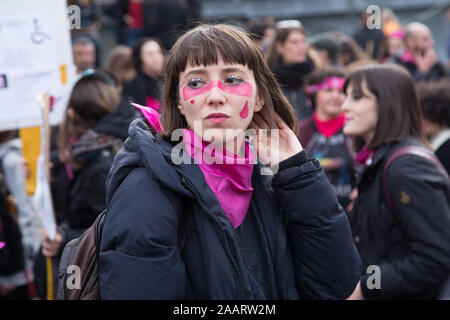 Rom, Italien. 23 Nov, 2019. Nationalen Demonstration in Rom durch nicht Una Di Meno verband anlässlich des Internationalen Tages gegen Gewalt gegen Frauen (Foto von Matteo Nardone/Pacific Press) Quelle: Pacific Press Agency/Alamy leben Nachrichten Stockfoto