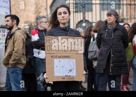Rom, Italien. 23 Nov, 2019. Nationalen Demonstration in Rom durch nicht Una Di Meno verband anlässlich des Internationalen Tages gegen Gewalt gegen Frauen (Foto von Matteo Nardone/Pacific Press) Quelle: Pacific Press Agency/Alamy leben Nachrichten Stockfoto