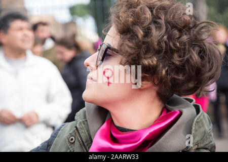 Rom, Italien. 23 Nov, 2019. Nationalen Demonstration in Rom durch nicht Una Di Meno verband anlässlich des Internationalen Tages gegen Gewalt gegen Frauen (Foto von Matteo Nardone/Pacific Press) Quelle: Pacific Press Agency/Alamy leben Nachrichten Stockfoto