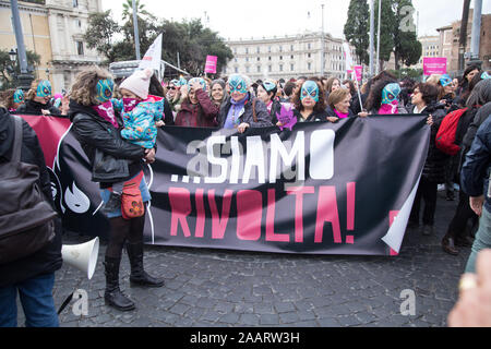 Rom, Italien. 23 Nov, 2019. Nationalen Demonstration in Rom durch nicht Una Di Meno verband anlässlich des Internationalen Tages gegen Gewalt gegen Frauen (Foto von Matteo Nardone/Pacific Press) Quelle: Pacific Press Agency/Alamy leben Nachrichten Stockfoto