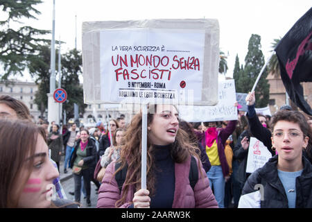 Rom, Italien. 23 Nov, 2019. Nationalen Demonstration in Rom durch nicht Una Di Meno verband anlässlich des Internationalen Tages gegen Gewalt gegen Frauen (Foto von Matteo Nardone/Pacific Press) Quelle: Pacific Press Agency/Alamy leben Nachrichten Stockfoto