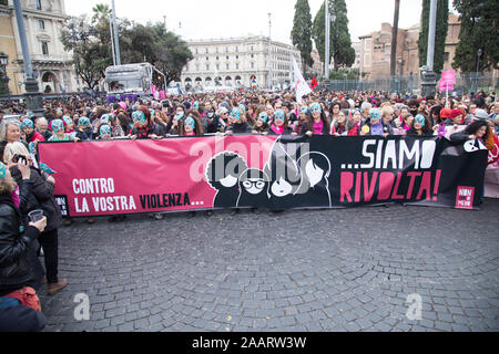 Rom, Italien. 23 Nov, 2019. Nationalen Demonstration in Rom durch nicht Una Di Meno verband anlässlich des Internationalen Tages gegen Gewalt gegen Frauen (Foto von Matteo Nardone/Pacific Press) Quelle: Pacific Press Agency/Alamy leben Nachrichten Stockfoto